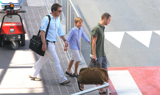 Hugh Grant, gray slacks, dress pants, dress shirt, blue dress shirt, sunglasses, moccasins, tote bag